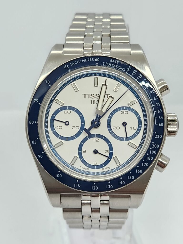 eloj tissot modelo PR516 ref T149.462.11.011.00 Con caja y documentación original, de agosto de 2025 Garantia oficial hasta agosto de 2027 Diámetro:41 mm Caja de acero inoxidable 316L Fondo transparente Movimiento automático suizo valjoux Cristal de zafiro resistente a los arañazos con tratamiento antirreflejos Brazalete intercambiable de liberación rápida El Pvp oficial de este reloj es de 1975€ consíguelo en nuestra tienda por 1275€