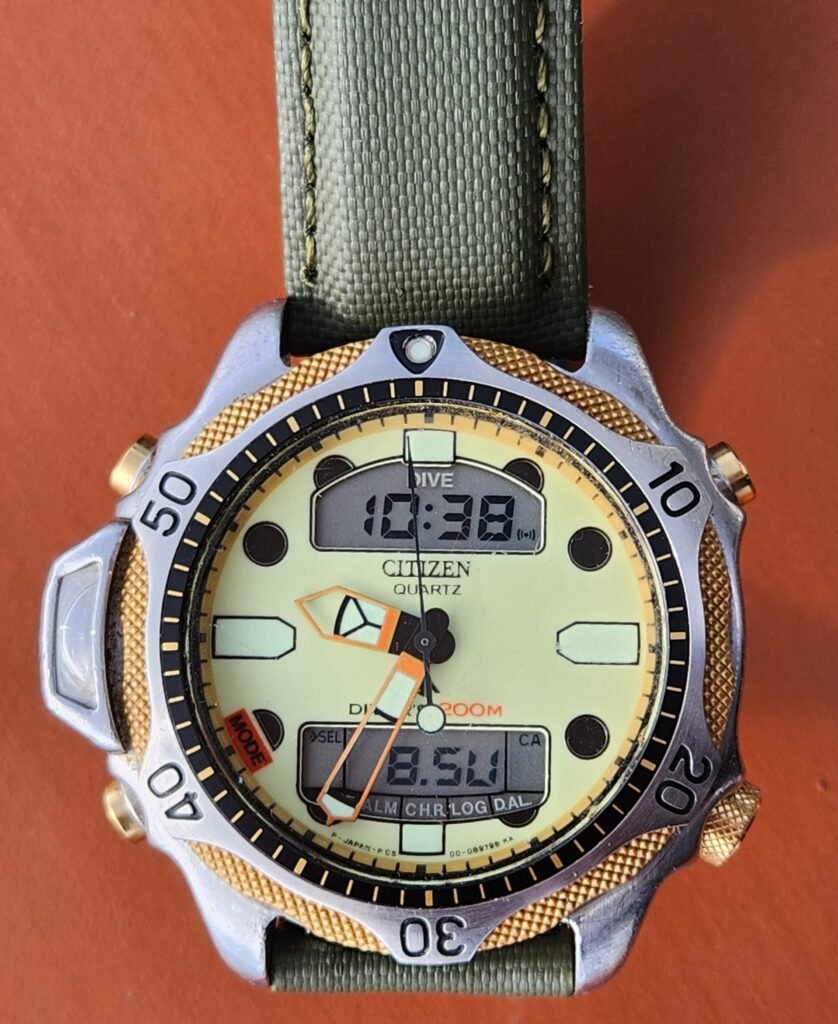 Citizen Promaster Aqualand con doble pantalla analógica y digital. Un clásico para los amantes del buceo y la aventura. Modelo promaster asustando c500 GN-4-8 movimiento de cuarzo buen estado la correa no es original