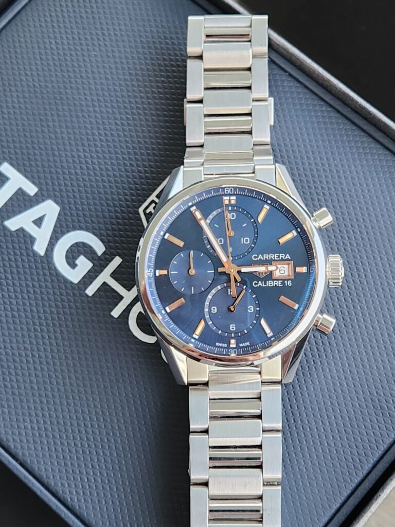 tag heuer en estado impecable Modelo carrera ref. BK2115.BA0715 movimiento automatico calibre 16 con reserva de marcha de hasta 56 horas. Tamaño de 41mm esfera azul con detalles en oro rosa Cristal de zafiro con tratamiento antirreflejos. con caja y documentación original año 2023