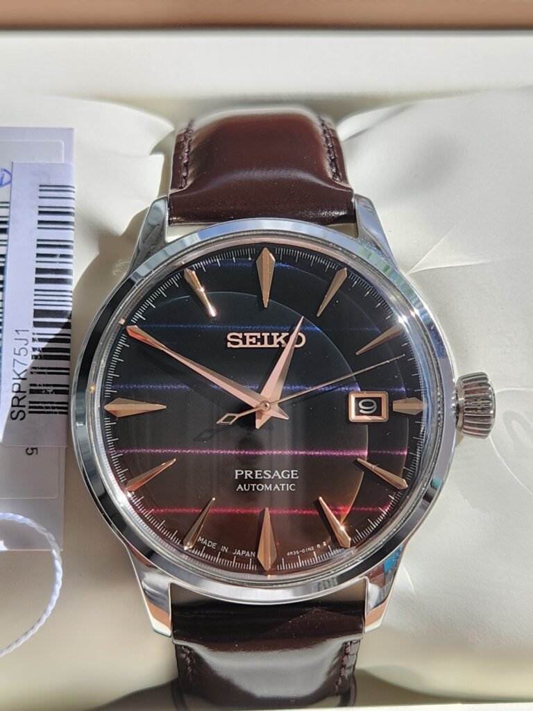 seiko en estado impoluto. Calibre automatico 4R35 pulsera color marrón con cierre deployante cristal antireflejos tamaño 40,5mm fondo visto calendario edición limitada y numerada Full set, con caja y documentación original del año 2024