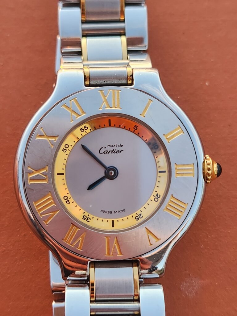 precioso reloj de la prestigiosa marca cartier Modelo must 21 De acero y oro Ref 1340 tamaño 28mm Movimiento de cuarzo funcionando correctamente