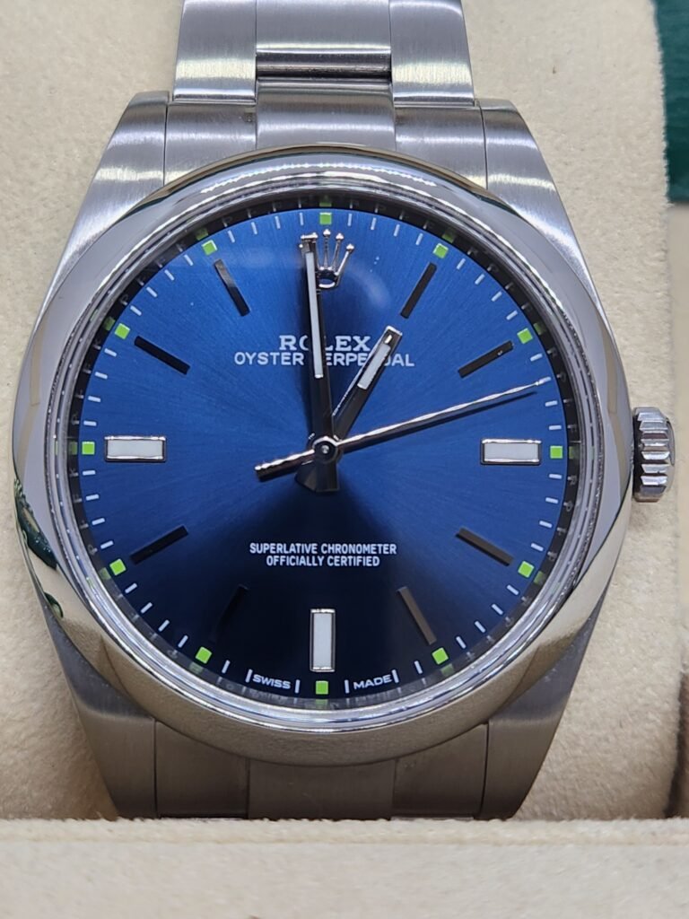 rolex con caja y documentación original Modelo oyster perpetual Tamaño 39mm ref 114300 esfera azul brazalete oyster año 2018
