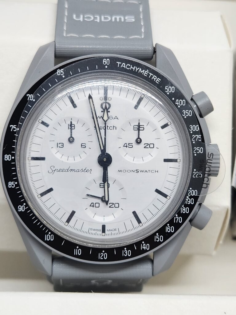 precioso reloj swatch x omega speedmaster edición 1965 nuevo con caja, documentación, ticket de compra y garantia oficial Este modelo es de los mas raros de ver