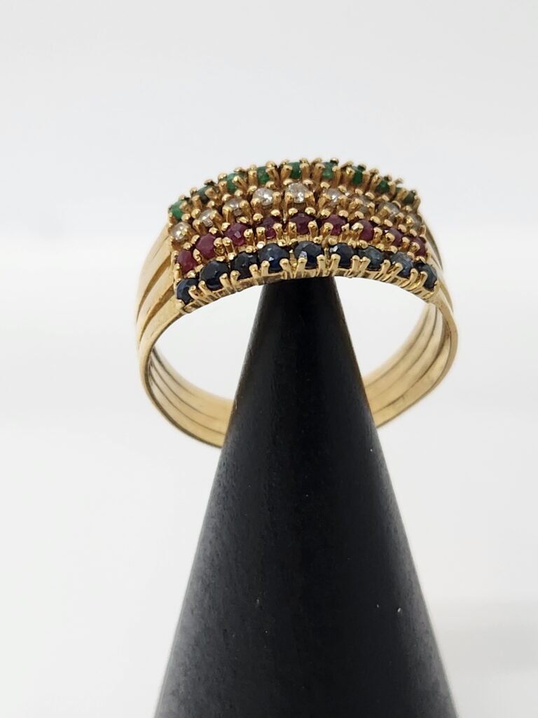 precioso anillo de oro 18k. con diamantes naturales, zafiros, esmeraldas y rubíes. talla 21 peso 4,72gr