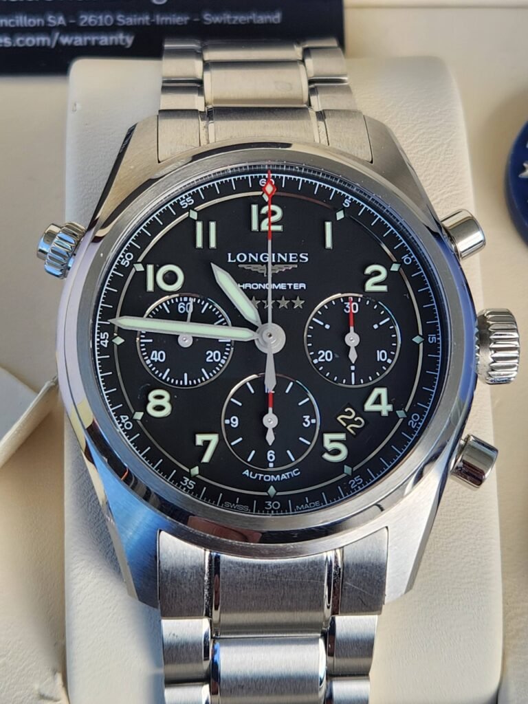 longines modelo Spirit chronograph con caja y documentación original año 2025, con garantía oficial hasta 2030 Tamaño 42mm Movimiento automático calibre L.688.4 cristal con tratamiento antirreflejos muy buen estado ref. L3.820.4.53.0 También con correa original de piel incluida