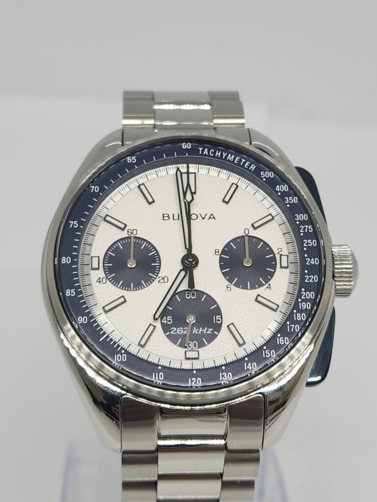 bulova Modelo lunar pilot ref 98A305 con caja y documentación original. tamaño 43,5mm año 2023 movimiento de cuarzo chrono estado impecable