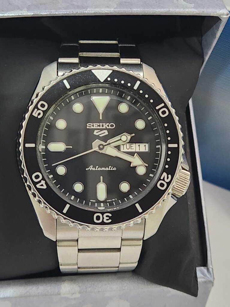 reloj seiko 5 sports modelo SRPD55k1 full set año 2024 como nuevo Tamaño 42,5mm Movimiento automático cal 4R36 fondo visto