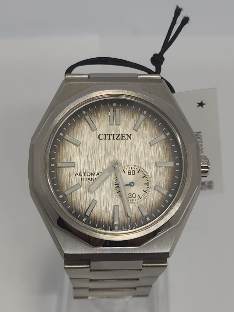 Novedad! precioso y nuevo reloj marca citizen automatico. Modelo NK5020-58P – Reloj Citizen Super Titanium Zenshin 60 de la colección Mecánic. De Abril de este mismo año, sin uso. movimiento automatico tamaño 40.5mm fondo visto con caja y documentación original. Con garantia oficial
