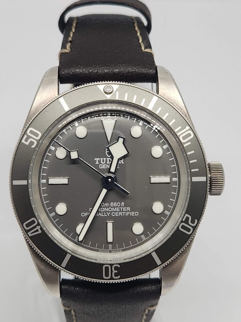 Tudor modelo black bay 58 ref M79010SG Con la caja y la hebilla fabricadas en plata de ley. Full set: caja y documentación original Movimiento automático calibre MT500con reserva de marcha de 70 horas. Tamaño 39mm cristal de zafiro abombado 1 año de garantía