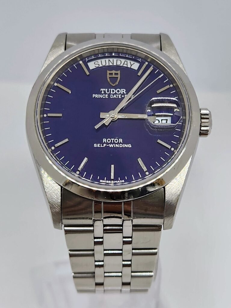 Tudor. Modelo prince day date ref. 76200 con caja y documentación origonal. Año 2006 Tamaño aprox. 36mm Movimiento automático con fecha y día en inglés esfera azul