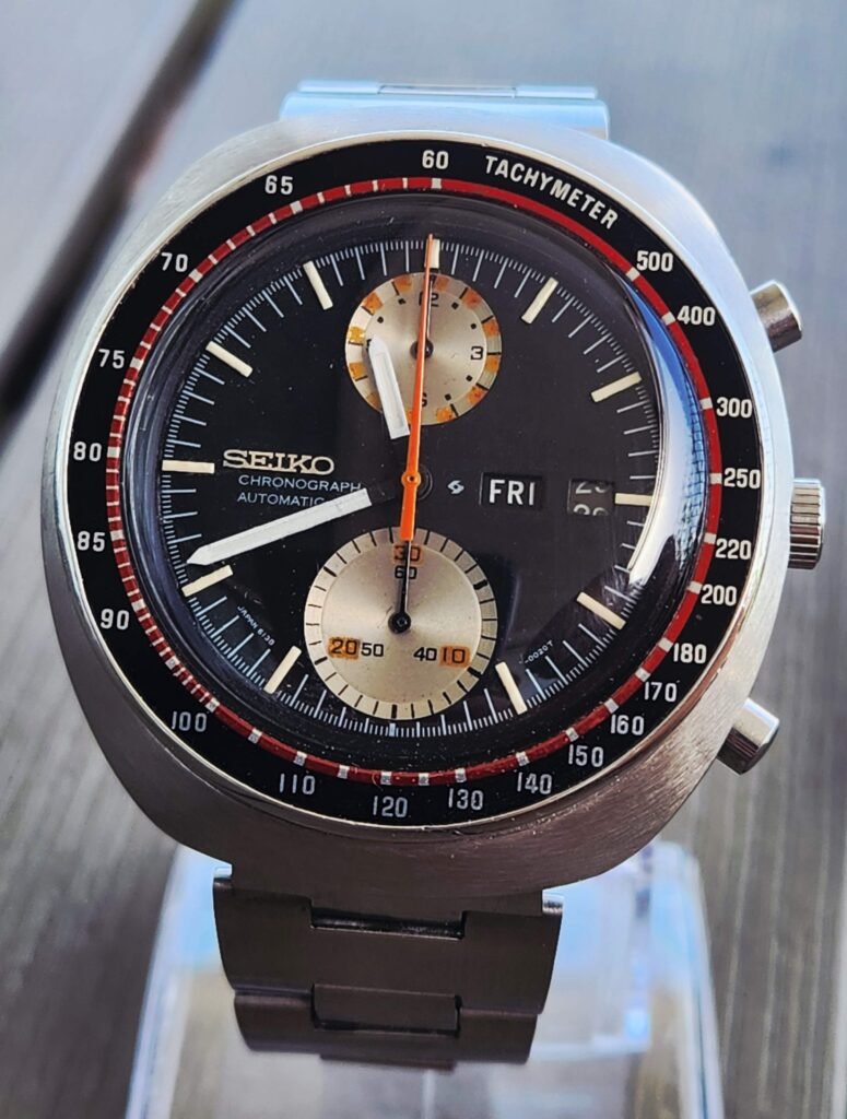 seiko UFO 6138-0011 En muy buen estado Funcionando correctamente Movimiento automático chrono, dia y fecha Tamaño 44mm 6 meses de garantía de funcionamiento.