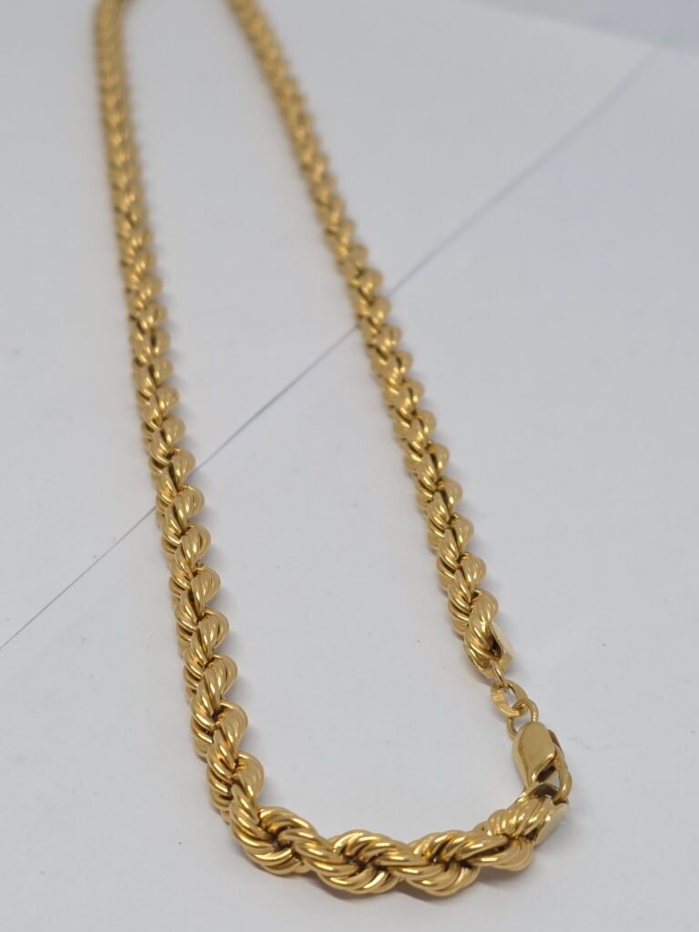 Cordón trenzado oro 18k. Tamaño: 60cm. Peso 35.37gr. Ancho 6.5mm. Precio: 4060€